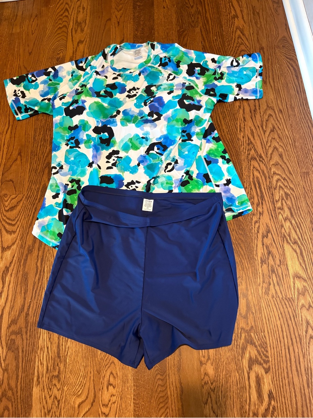 Women’s Joybik Blue Floral Short sleeve swim Set with Navy Swim Shorts 2x